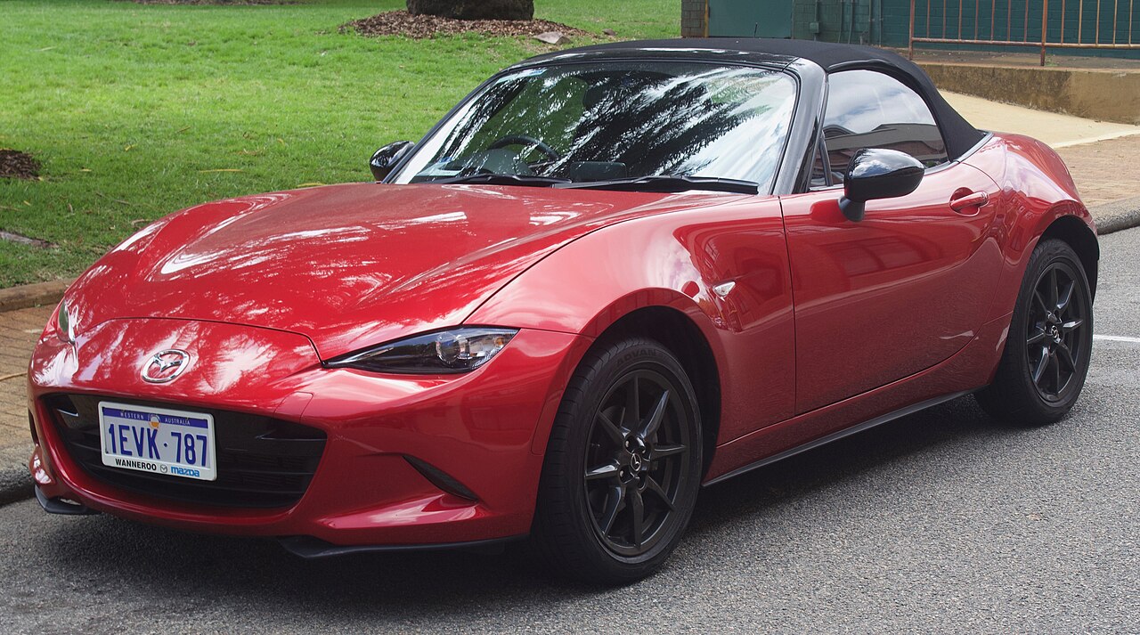 Mazda MX-5: la historia completa del pequeño roadster que salvó el placer de conducir