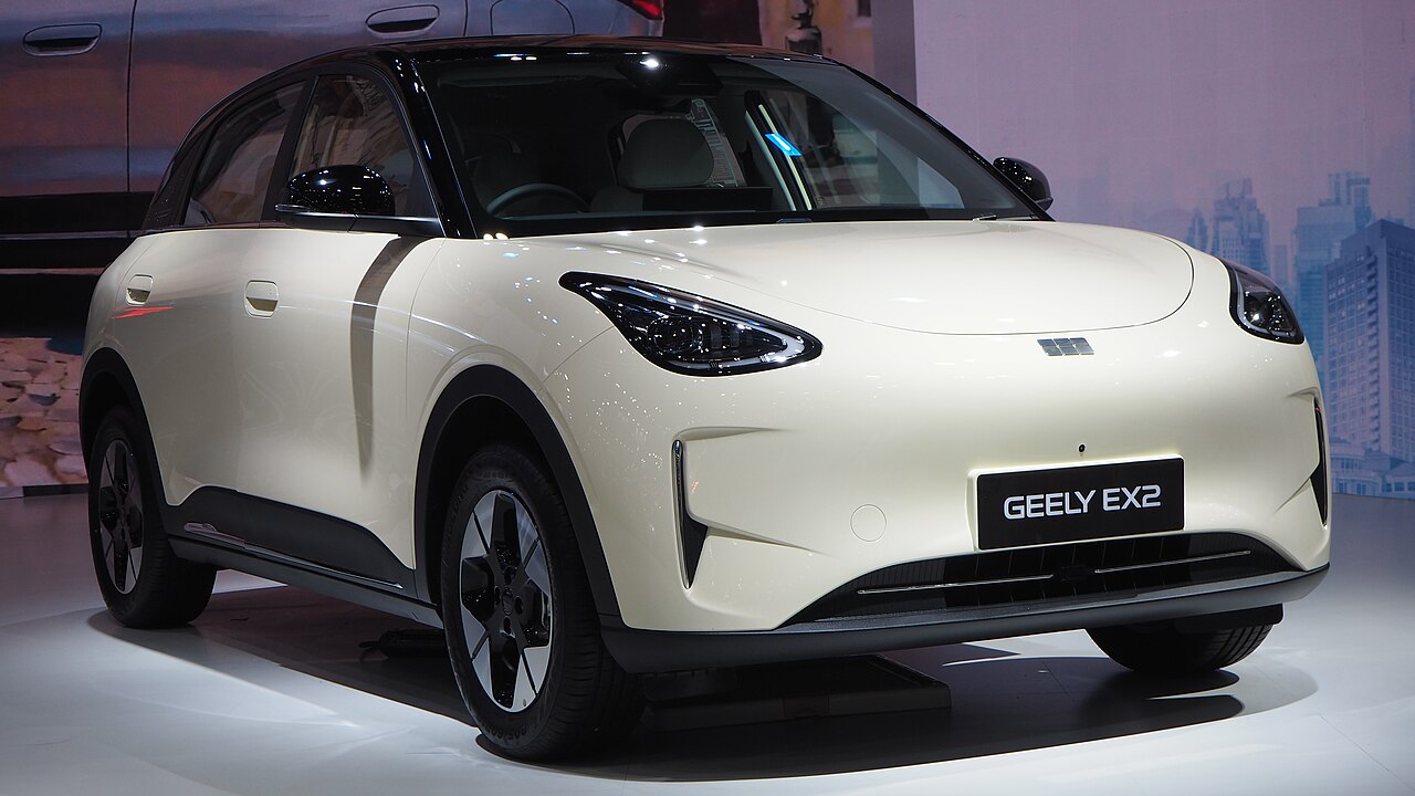 Geely EX2 : la voiture la plus vendue de Chine débarque en Europe (et elle est électrique)