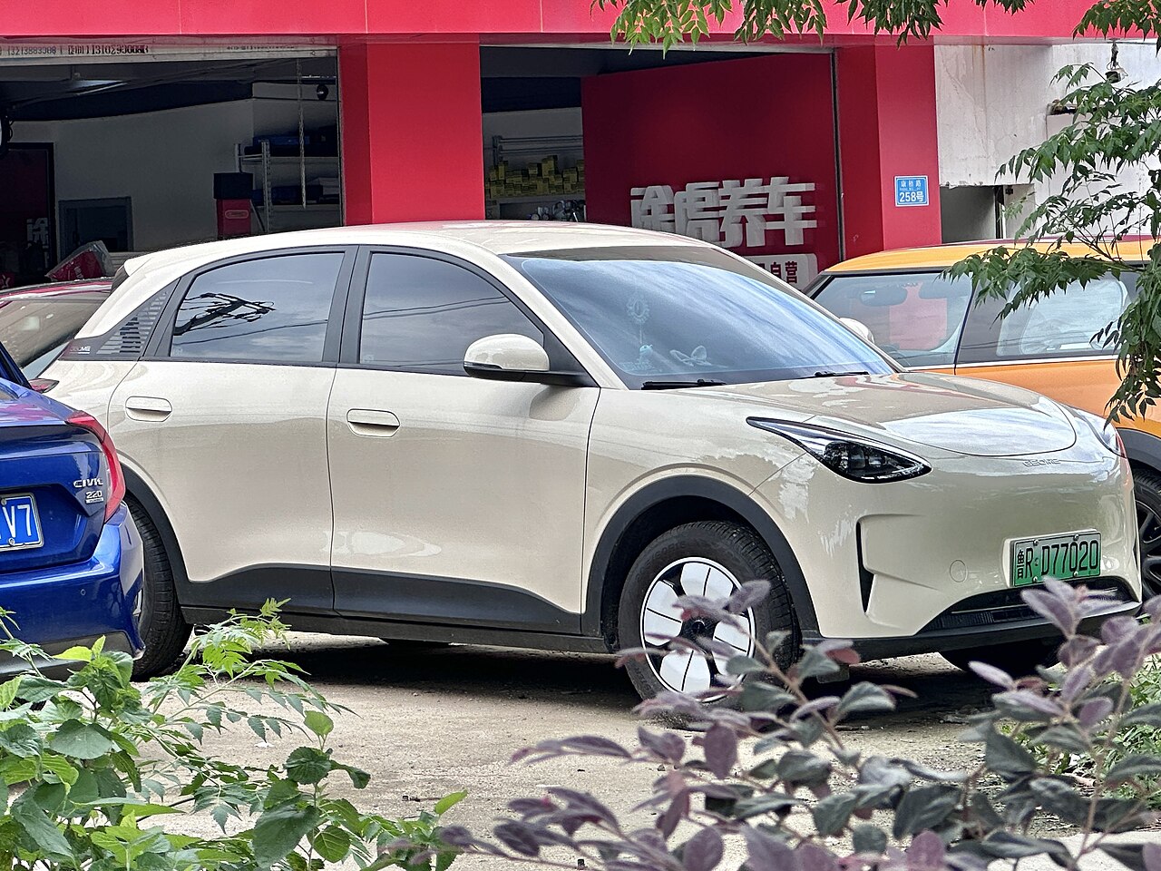 Geely EX2 — profilo: appena 4,13 m, un formato da citycar