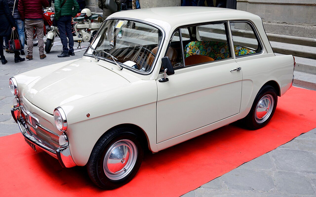 Die Bianchina (1957), eine sonntäglich herausgeputzte Fiat 500, die alles auf Charme setzte