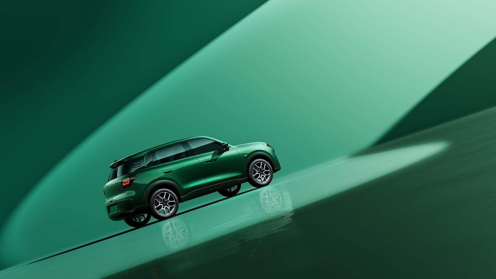 La Leapmotor B03X en tres cuartos trasero: silueta de pequeño SUV urbano de 4,27 m.