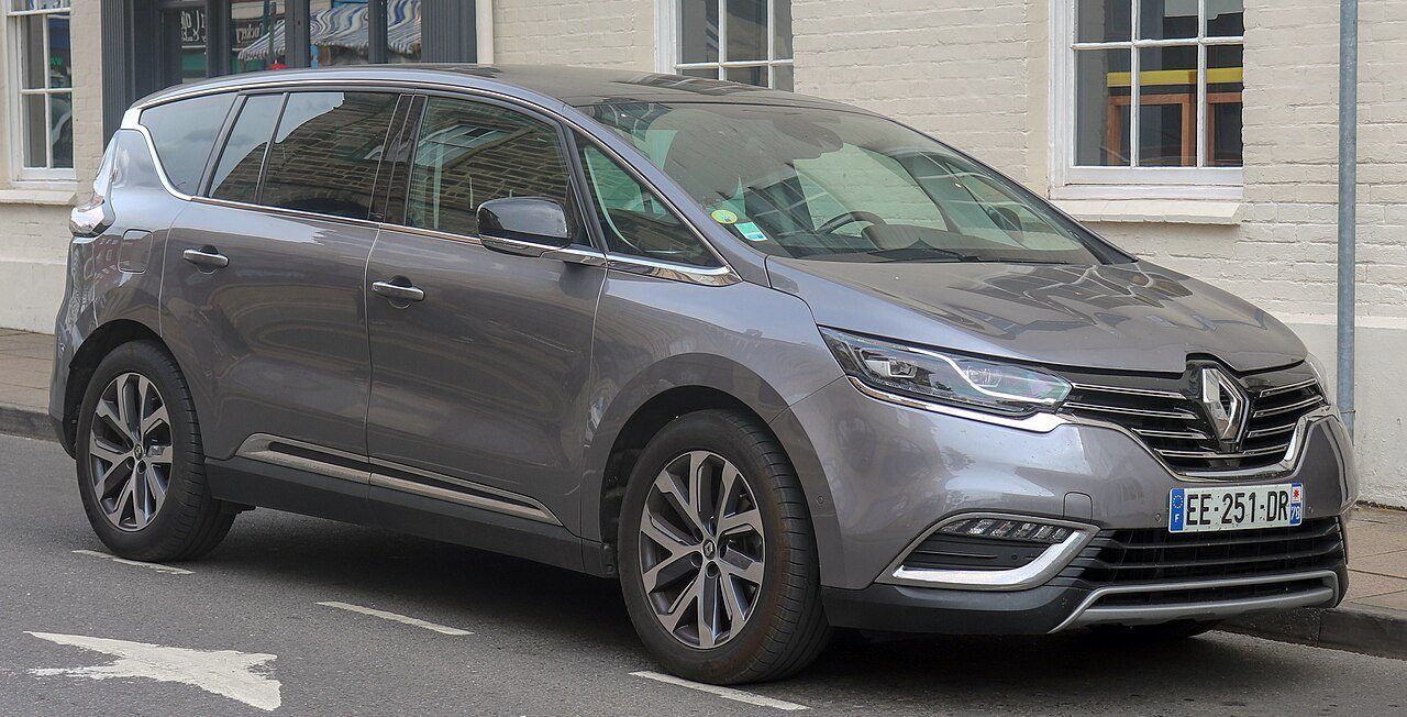 L'Espace V (2015-2023) troque le monospace pour un profil de crossover surbaissé
