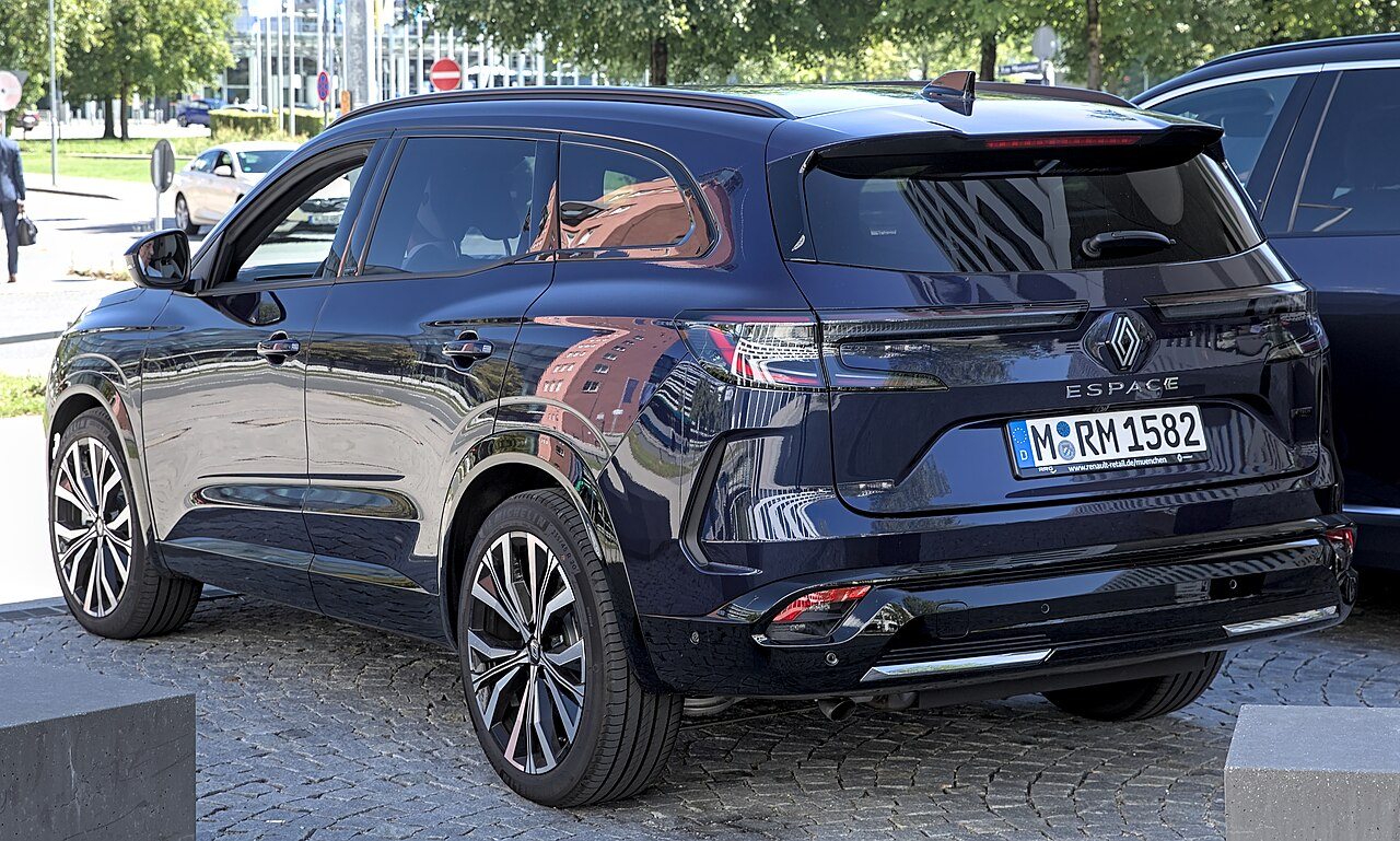 L'Espace VI (depuis 2023) : désormais un grand SUV sept places dérivé de l'Austral