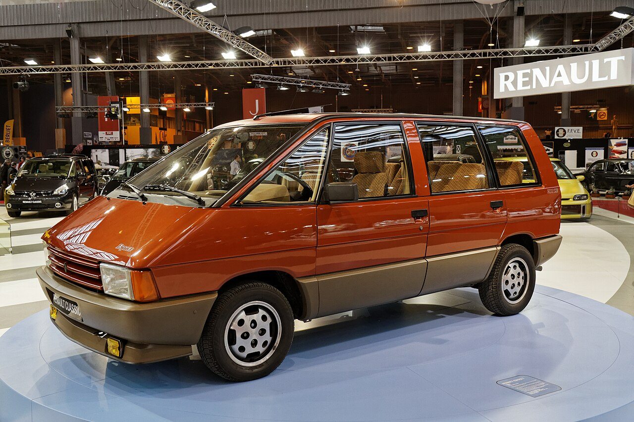 Renault Espace : la saga du pionnier qui inventa le monospace… avant de s'en détourner